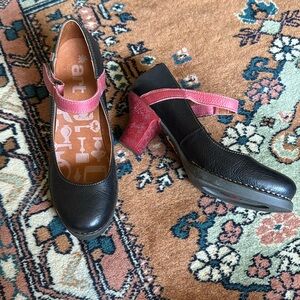 Art brand Harlem pumps red and black leather size 39.  Only worn a few times.